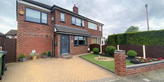 Semi-detached House 4 bedrooms & 1 bathroom – Radnor Avenue, Denton, Greater Manchester